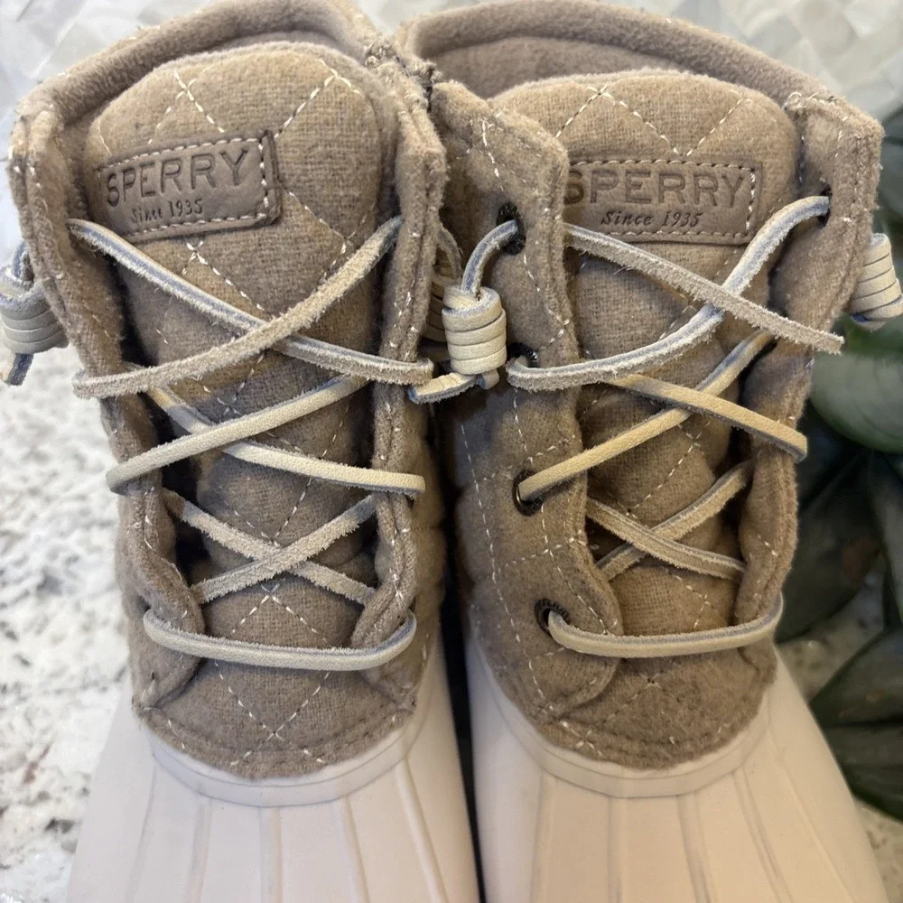 Sperry Saltwater Rain Snow Boots Women's Size 8M Quilted Wool Oyster Shoes